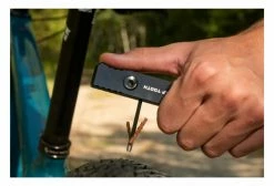 Multi-Outil Wolf Tooth 8-Bit Chainbreaker + Utility Knife (4 Fonctions) Noir -nettoyeur de vélo Vente unnamed file 3290