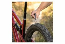 Multi-Outil Intégré Wolf Tooth EnCase System Chain + Tire Plug Multi-Tool (2 Fonctions) Noir -nettoyeur de vélo Vente unnamed file 3801