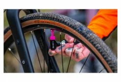 Gonfleur CO2 Muc-Off Road Inflator + 2 Cartouches CO2 16 G -nettoyeur de vélo Vente unnamed file 658