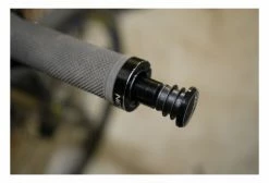 Kit De Réparation Tubeless Neatt Avec Embouts De Guidon Aluminium Noir + 5 Mèches -nettoyeur de vélo Vente unnamed file 779